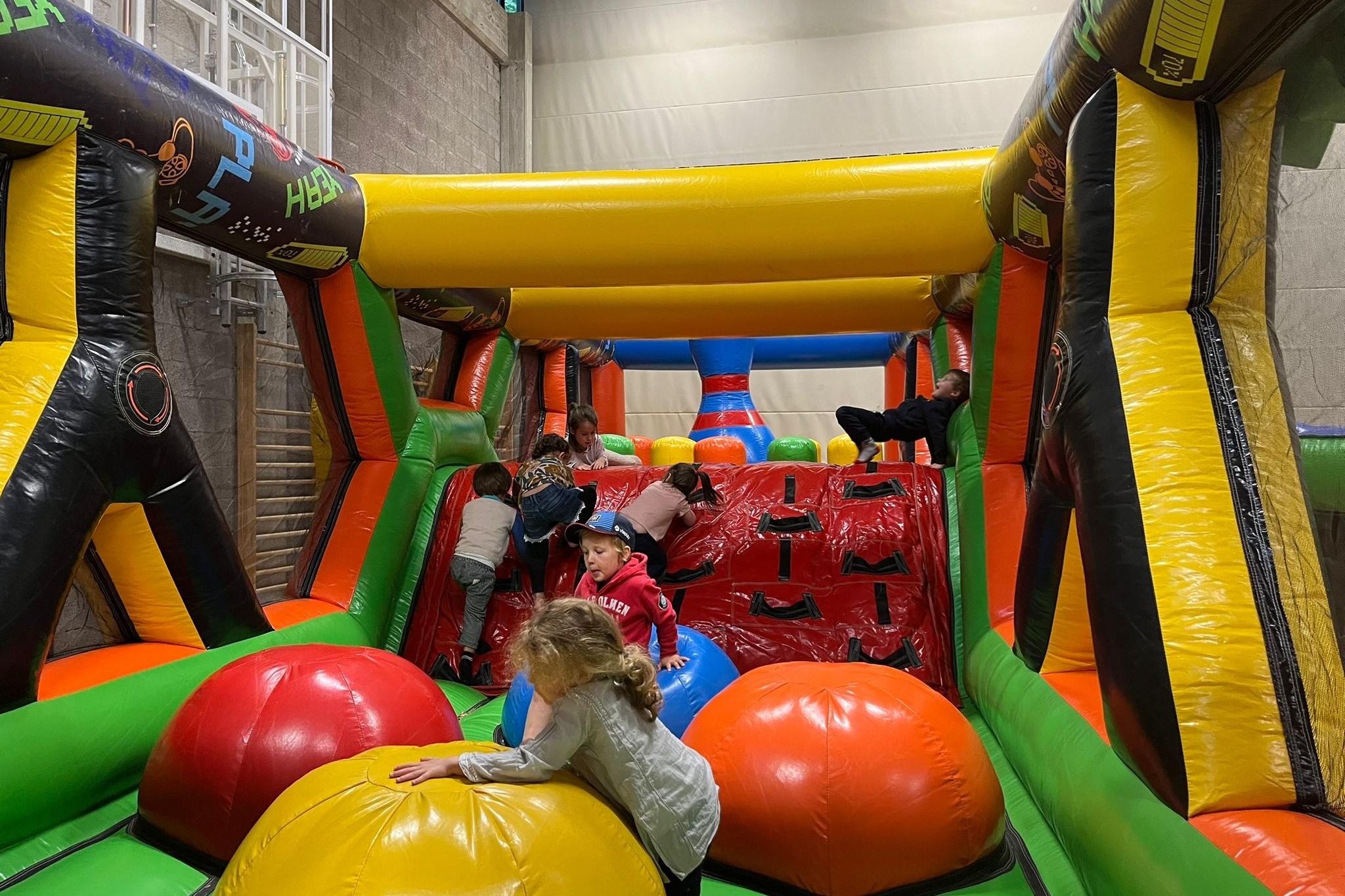 springkasteel op de kleutersportdag